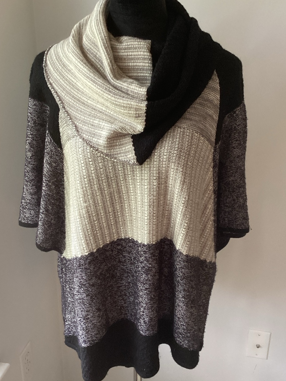 Curio Colorblock Cowl Neck Sweater - Black & Cream